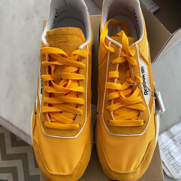 mustard reebok classics